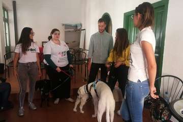 Amantes de los animales conocen en Telde los entresijos de un centro de acogida (Foto TA)